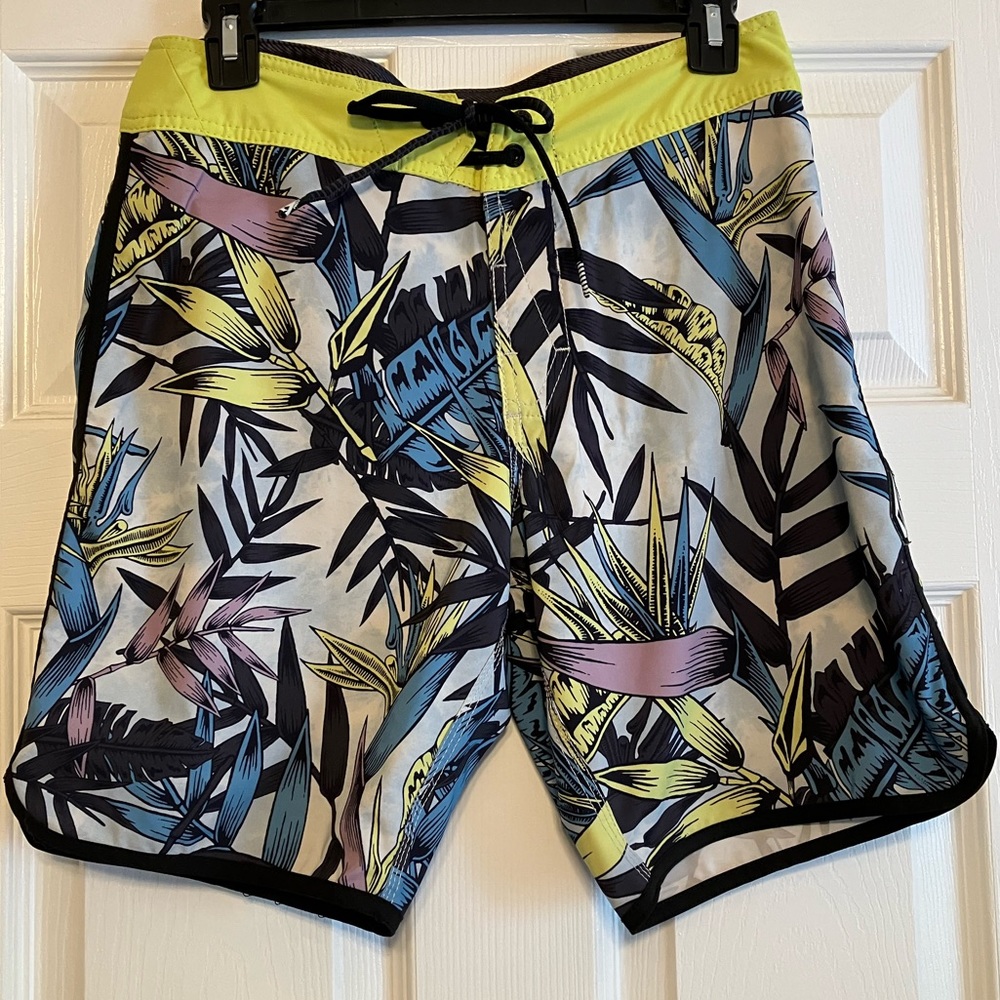 🧡$5 firm Volcom Mod-Tech Men’s swim tropical print yellow blue board shorts 28”
